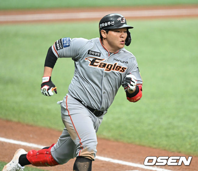 20일 서울 고척스카이돔에서 2022 KBO리그 시범경기 키움 히어로즈와 한화 이글스의 경기가 열렸다.8회초 무사 2루에서 한화 김태연이 좌전 적시 2루타를 치고 그라운드를 달리고 있다. 2022.03.20 / sunday@osen.co.kr