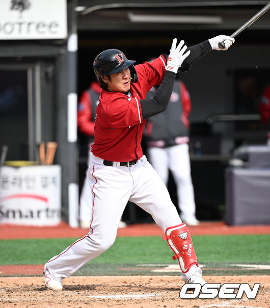 20일 오후 경기도 수원시 수원KT위즈파크에서 KBO리그 시범경기 KT 위즈와 SSG 랜더스의 경기가 진행됐다.5회초 1사 1,3루 SSG 최정이 1타점 적시타를 날리고 있다. 2022.03.20 / soul1014@osen.co.kr