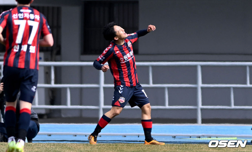 전반 수원FC 이승우가 동점골을 작렬시킨 뒤 환호하고 있다. 2022.03.20 / dreamer@osen.co.kr
