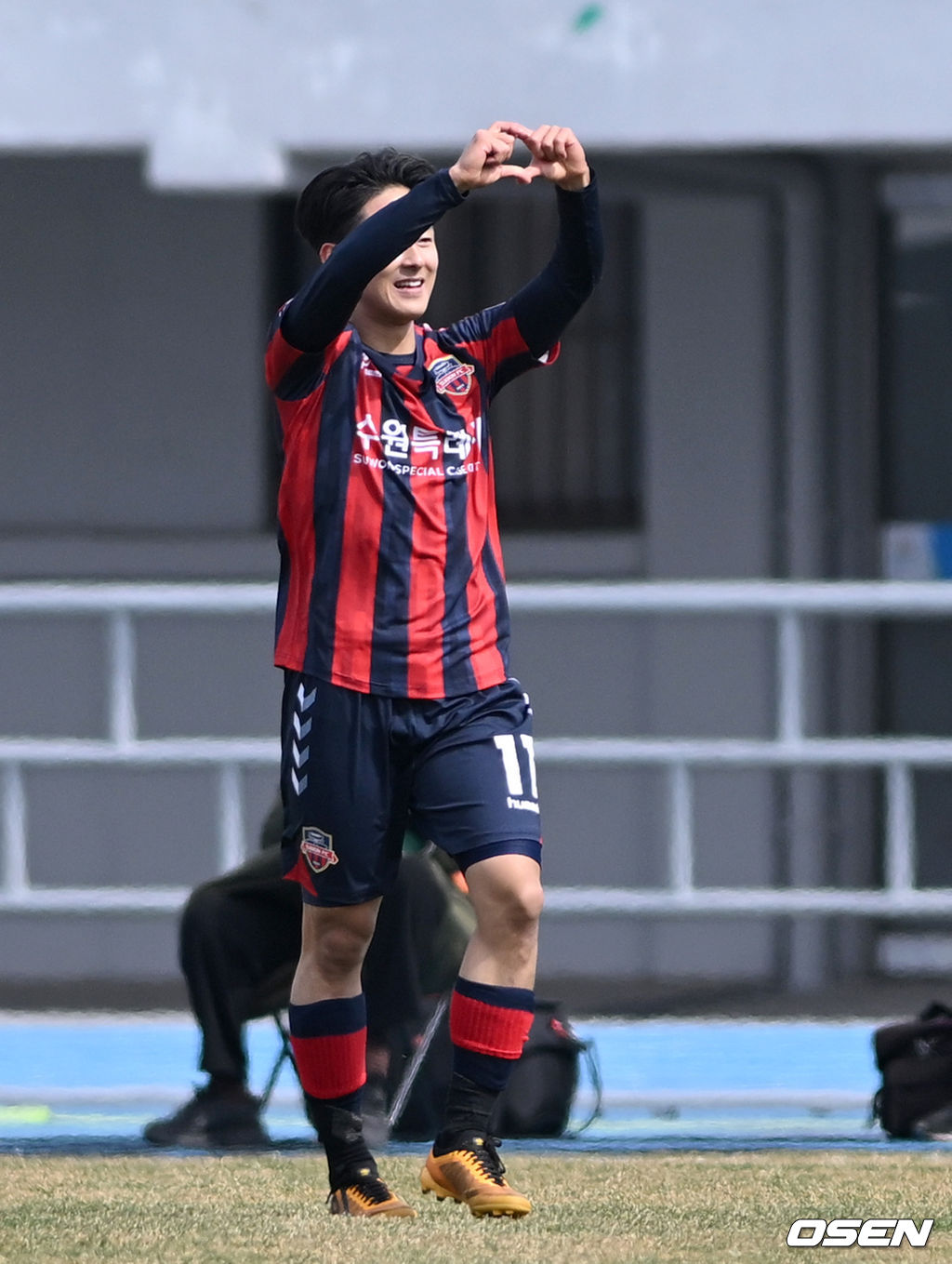전반 수원FC 이승우가 동점골을 작렬시킨 뒤 환호하고 있다. 2022.03.20 / dreamer@osen.co.kr