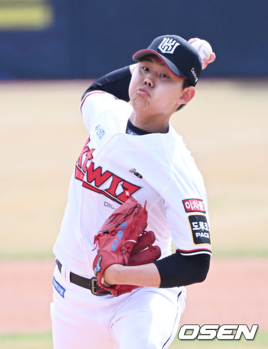 1회초 KT 선발투수 소형준이 역투하고 있다. 2022.03.20 / soul1014@osen.co.kr