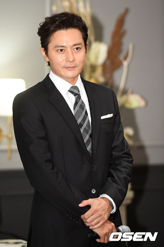 배우 장동건이 포토타임을 갖고 있다. /youngrae@osen.co.kr 