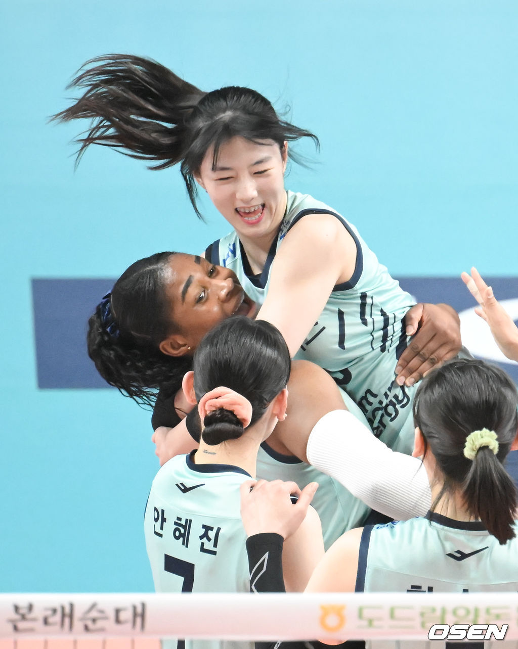 GS칼텍스 모마와 강소휘. /OSEN DB