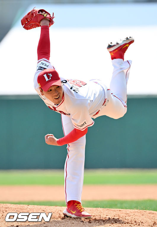 6회초 마운드에 오른 SSG 김광현이 힘차게 공을 뿌리고 있다. 2022.03.22 /rumi@osen.co.kr