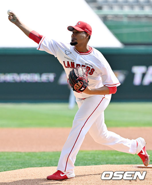 22일 인천 SSG랜더스필드에서 ’2022 신한은행 SOL KBO리그’ 시범경기 SSG 랜더스와 LG 트윈스의 경기가 열렸다.SSG 선발 노바가 마운드 위에서 힘차게 공을 뿌리고 있다. 2022.03.22 /rumi@osen.co.kr