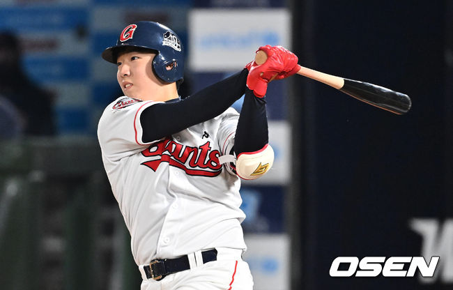 롯데 조세진이 3회초 데뷔 첫 1타점 적시타를 치고 있다. 2022.03.22 / hyun309@osen.co.kr03.22 / foto0307@osen.co.kr