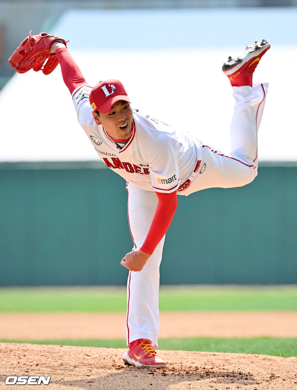 6회초 마운드에 오른 SSG 김광현이 힘차게 공을 뿌리고 있다. 2022.03.22 /rumi@osen.co.kr