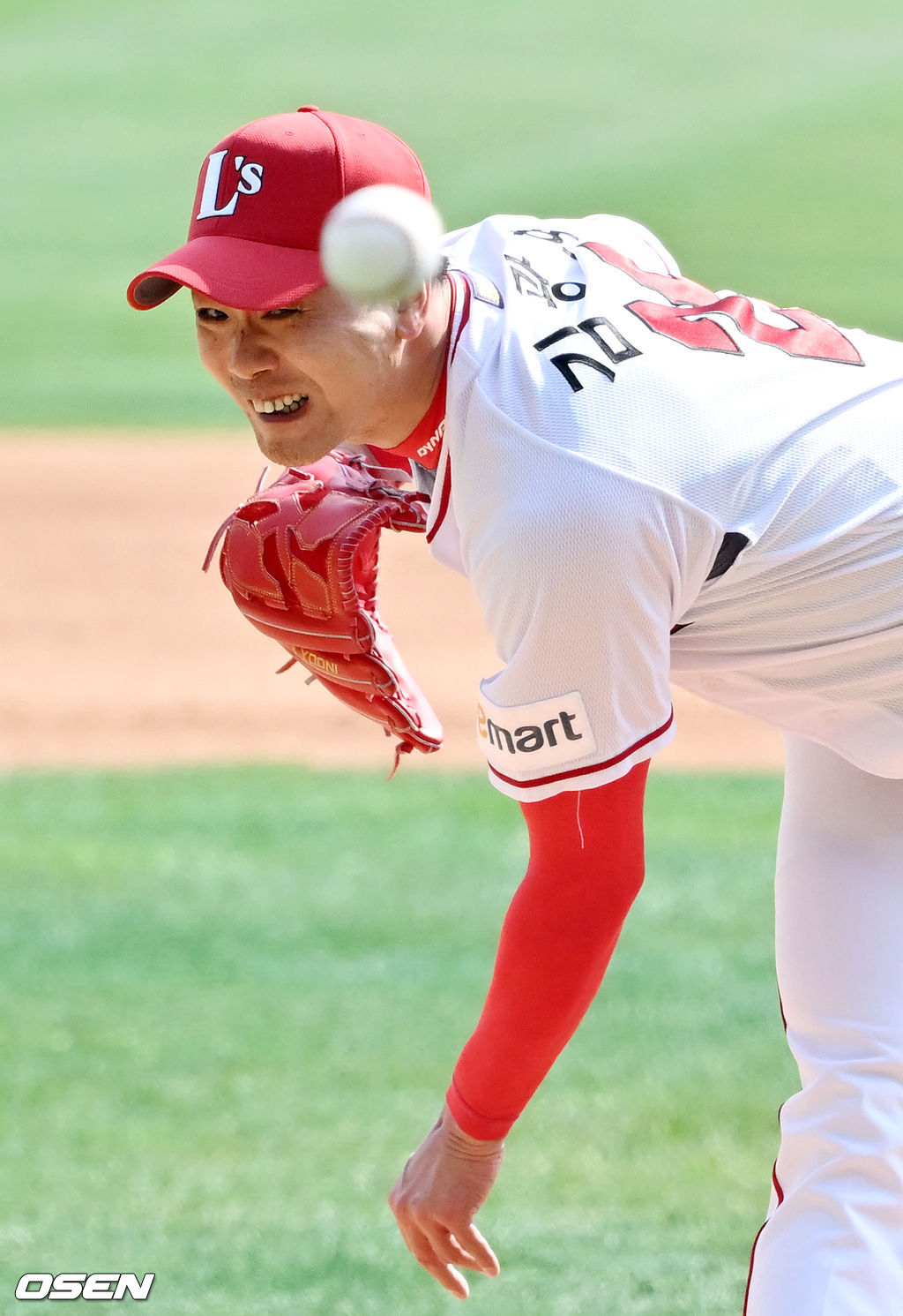 6회초에 이어 7회초에도 마운드에 오른 SSG 김광현이 힘차게 공을 뿌리고 있다. 2022.03.22 /rumi@osen.co.kr