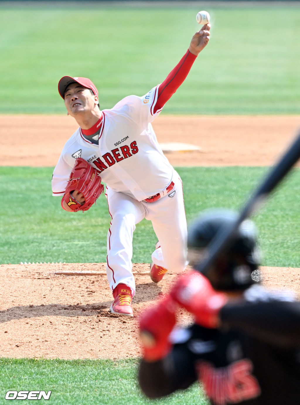 6회초에 이어 7회초에도 마운드에 오른 SSG 김광현이 힘차게 공을 뿌리고 있다. 2022.03.22 /rumi@osen.co.kr