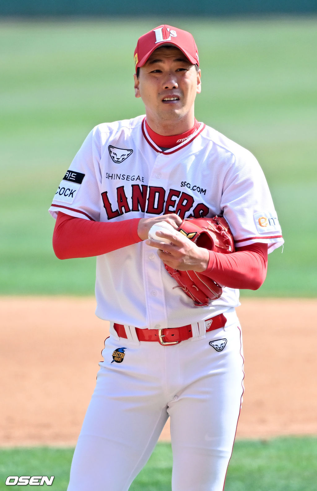 7회초 2사 LG 송찬의에게 좌월 솔로홈런을 허용한 SSG 김광현이 아쉬워하고 있다. 2022.03.22 /rumi@osen.co.kr