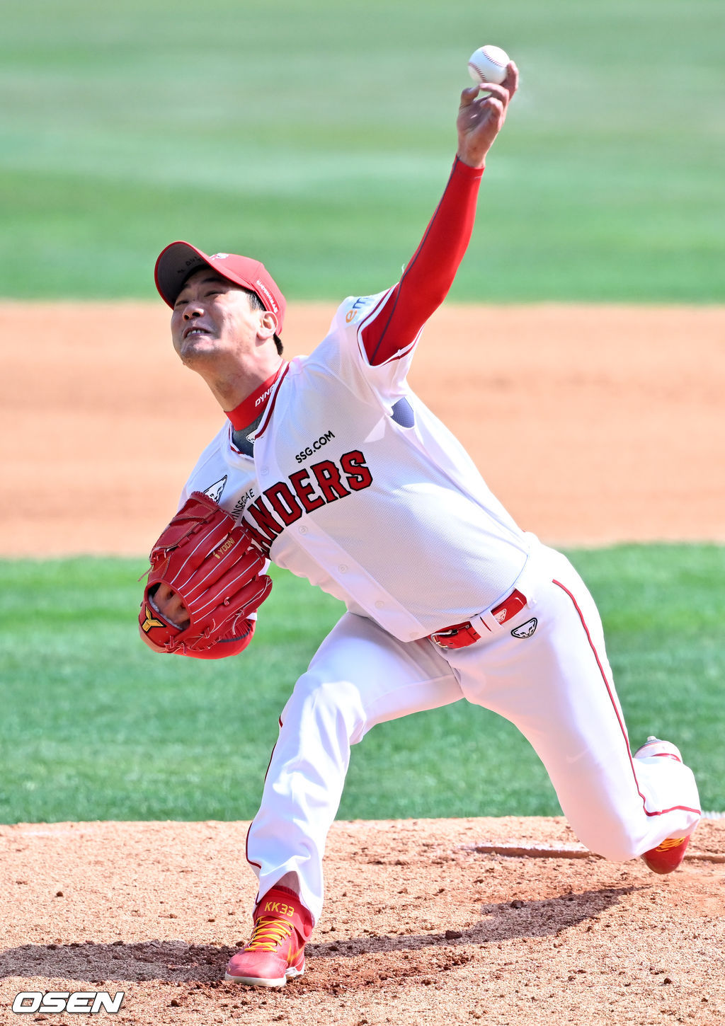 6회초에 이어 7회초에도 마운드에 오른 SSG 김광현이 힘차게 공을 뿌리고 있다. 2022.03.22 /rumi@osen.co.kr