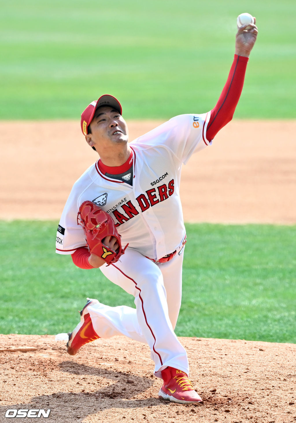 6회초에 이어 7회초에도 마운드에 오른 SSG 김광현이 힘차게 공을 뿌리고 있다. 2022.03.22 /rumi@osen.co.kr
