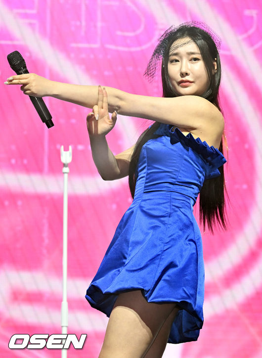 브레이브걸스 민영이 화려한 컴백무대를 선보이고 있다. 22.03.23/rumi@osen.co.kr