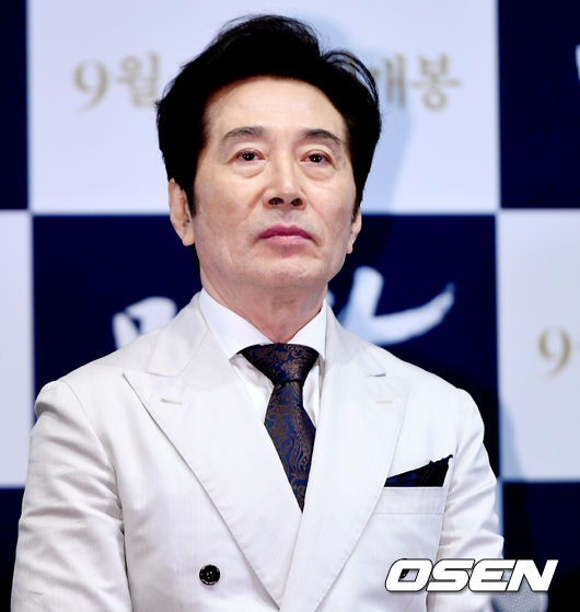 영화 '명당' 언론배급시사회가 11일 오후 서울 강남구 상섬동 메가박스 코엑스 MX관에서 열렸다.<br /><br />배우 백윤식이 참석해 자리를 빛내고 있다. /pjmpp@osen.co.kr