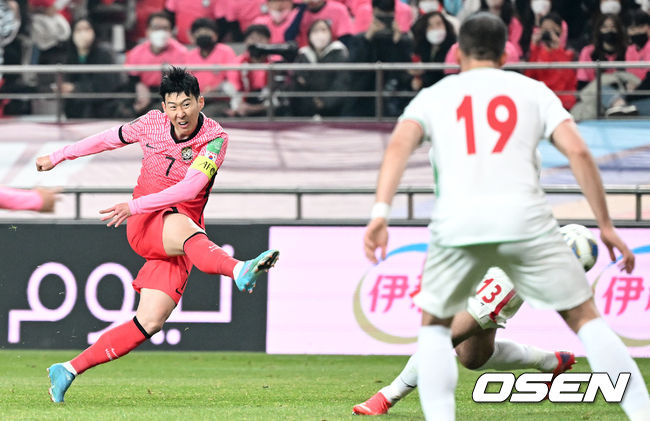 24일 오후 서울월드컵경기장에서 파울루 벤투 감독이 이끄는 대한민국 축구대표팀이 이란과 ‘2022 카타르월드컵’ 최종예선 A조 9차전이 열렸다.전반 한국 손흥민이 선제골을 작렬시키고 있다. 2022.03.24 / dreamer@osen.co.kr