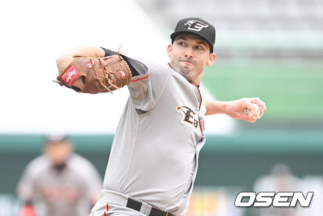 4회말 한화 선발투수 카펜터가 역투하고 있다. 2022.03.24 / soul1014@osen.co.kr