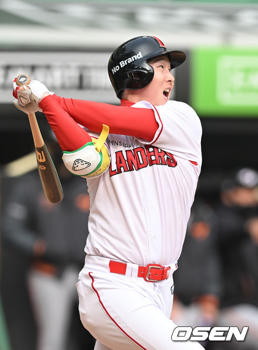 9회말 1사 1,3루 SSG 최항이 동점 1타점 적시타를 날리고 있다. 2022.03.24 / soul1014@osen.co.kr