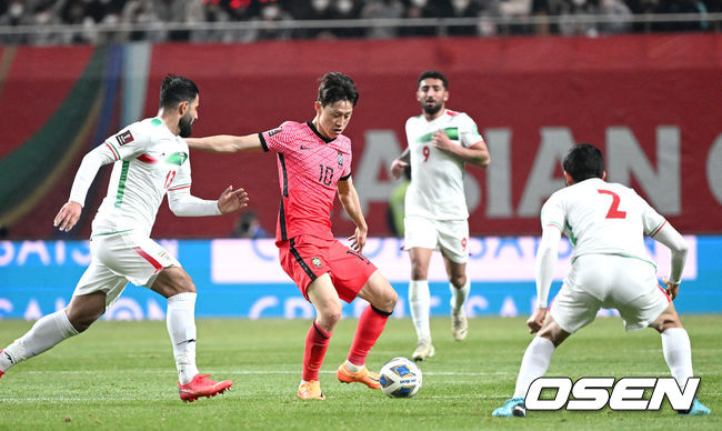 후반 한국 이재성이 패스를 하고 있다. 2022.03.24 / dreamer@osen.co.kr