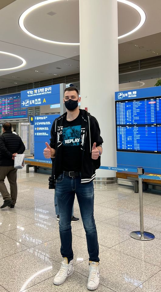 우리카드가 부상으로 이탈한 외국인 선수 알렉스를 대체할 레오 안드리치(28)를 영입했다. / 우리카드 제공