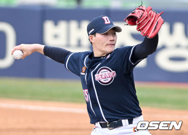 25일 오후 서울 서울잠실야구장에서 ’2022 신한은행 SOL KBO리그’ LG 트윈스와 두산 베어스의 시범경기가 열렸다.5회말 두산 이승진이 마운드에 올라 힘차게 공을 뿌리고 있다. 2022.03.25 /ksl0919@osen.co.kr