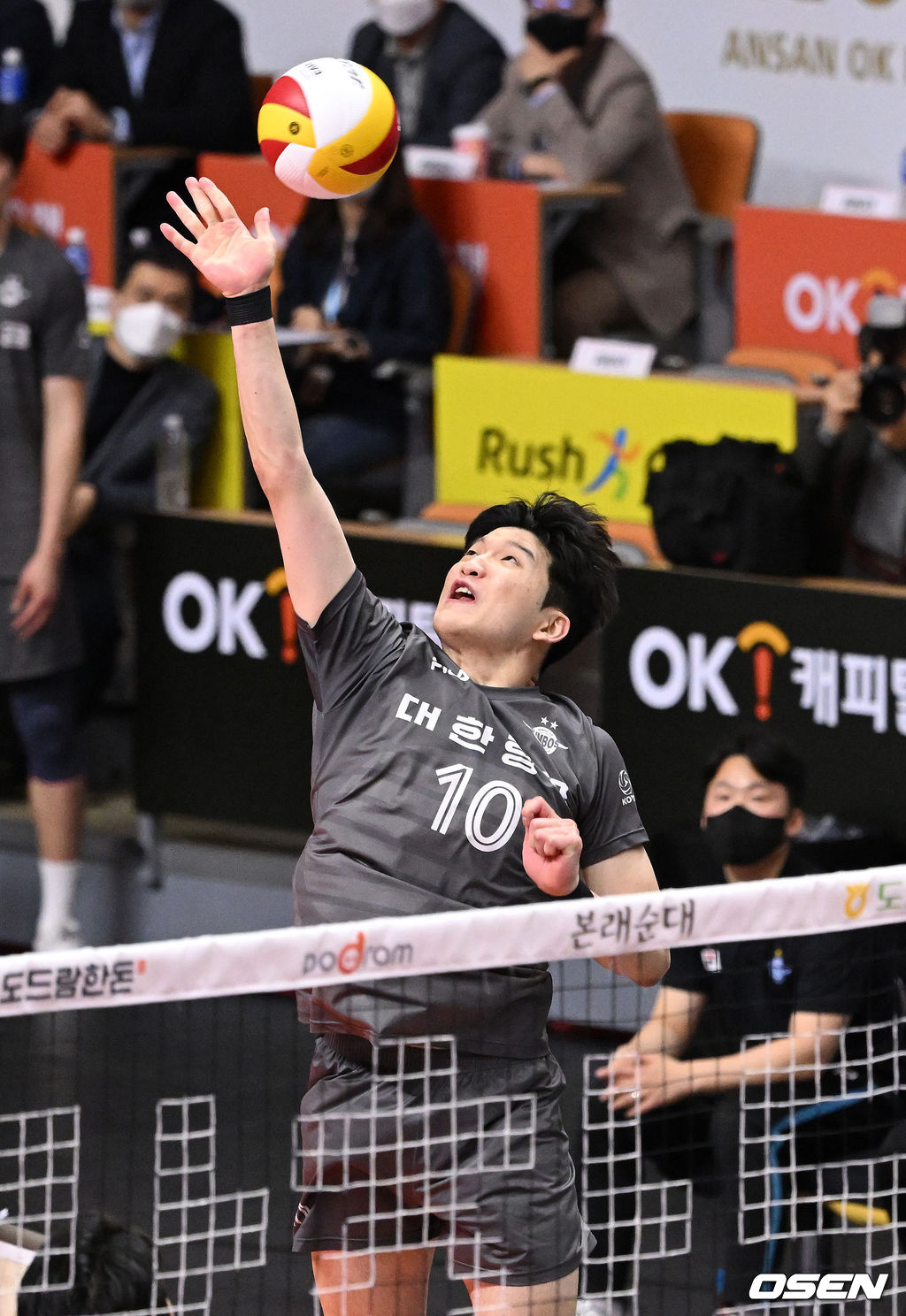 안산 상록수체육관에서 열린 ‘도드람 2021-2022 V-리그’ OK금융그룹과 대한항공의 경기, 대한항공 정지석이 공격을 시도하고 있다. 2022.03.25 / sunday@osen.co.kr