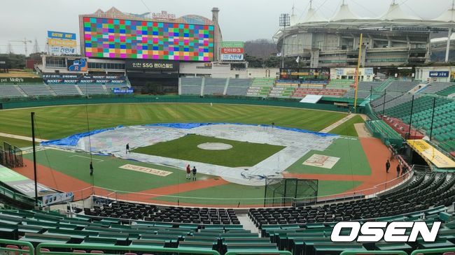 비가 내린 인천SSG랜더스필드. /knightjisu@osen.co.kr