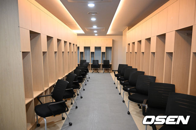 경기 시작에 앞서 리모델링으로 새로워진 원정 락커룸이 공개됐다. 2022.03.24 /ksl0919@osen.co.kr