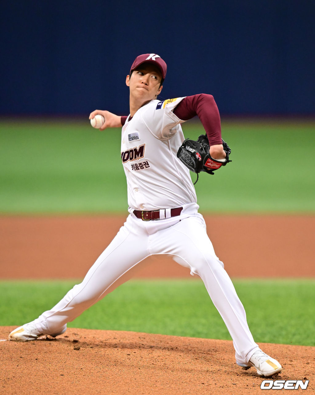 27일 오후 서울 고척스카이돔에서 ’2022 신한은행 SOL KBO리그’ 키움 히어로즈와 NC 다이노스의 시범경기가 진행됐다.1회초 키움 선발투수 안우진이 역투하고 있다 2022.03.27 / soul1014@osen.co.kr