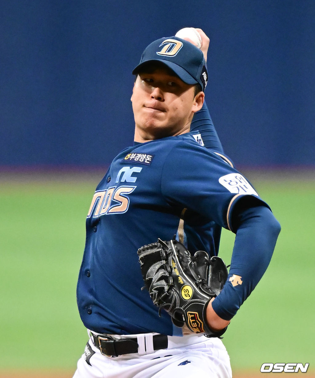 27일 오후 서울 고척스카이돔에서 ’2022 신한은행 SOL KBO리그’ 키움 히어로즈와 NC 다이노스의 시범경기가 진행됐다.1회말 NC 선발투수 신민혁이 역투하고 있다. 2022.03.27 / soul1014@osen.co.kr