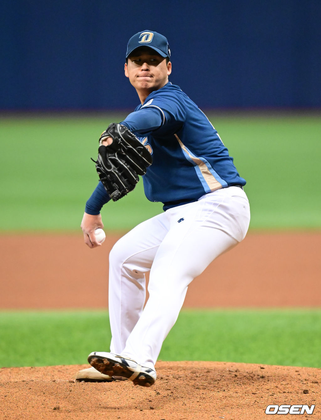 27일 오후 서울 고척스카이돔에서 ’2022 신한은행 SOL KBO리그’ 키움 히어로즈와 NC 다이노스의 시범경기가 진행됐다.1회말 NC 선발투수 신민혁이 역투하고 있다.  2022.03.27 / soul1014@osen.co.kr