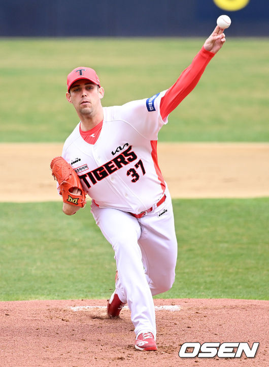 KIA 선발 놀린이 힘차게 공을 던지고 있다. 2022.03.21 /cej@osen.co.kr