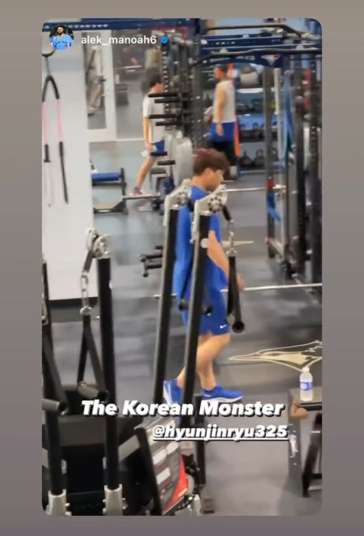 알렉 마노아 인스타그램 캡처