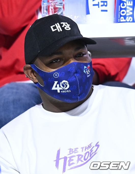 31일 오후 서울 용산구 그랜드 하얏트 호텔 서울 그랜드 볼룸에서 2022 신한은행 SOL KBO 미디어데이가 열렸다.키움 푸이그가 질문을 듣고 있다. 2022.03.31 /sunday@osen.co.kr