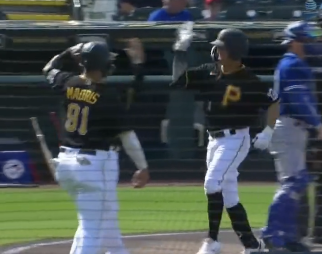 피츠버그의 쳉썽체가 9회말 동점 3점 홈런을 치고 기뻐하고 있다. /MLB.TV