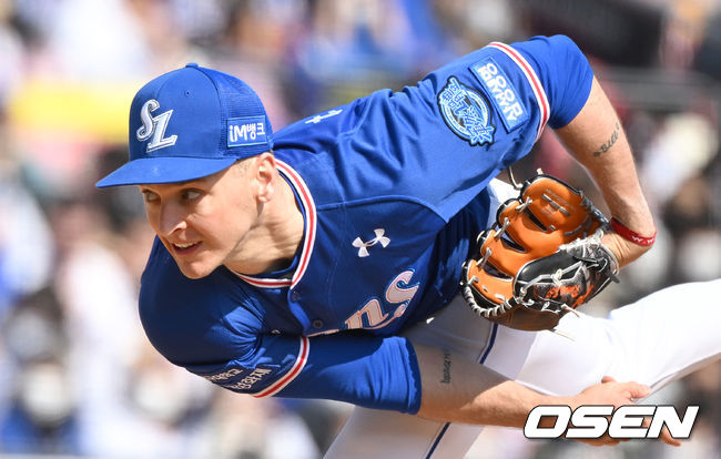 2일 오후 수원 KT위즈파크에서 ’2022 신한은행 SOL KBO리그’ KT 위즈와 삼성 라이온즈의 개막전이 열렸다.4회말 KT 타선을 상대로 삼성 선발 뷰캐넌이 힘차게 공을 뿌리고 있다. 2022.04.02 / dreamer@osen.co.kr