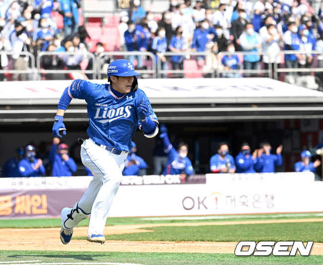 3회초 무사 선두타자로 나선 삼성 이재현이 팀 첫 안타를 날리고 1루로 전력질주 하고 있다. 2022.04.02 / dreamer@osen.co.kr