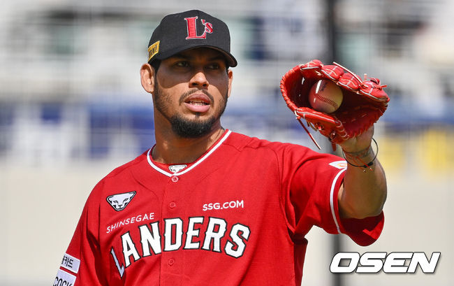 SSG 폰트가 5회말까지 퍼펙트를 기록하고 있다. 2022.04.02 / foto0307@osen.co.kr