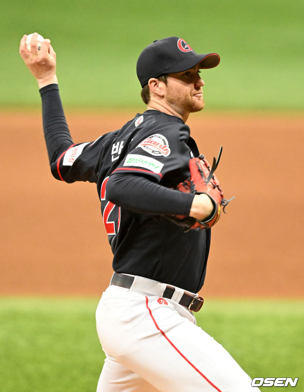 롯데 선발 반즈가 역투하고 있다. 2022.04.02 /jpnews@osen.co.kr