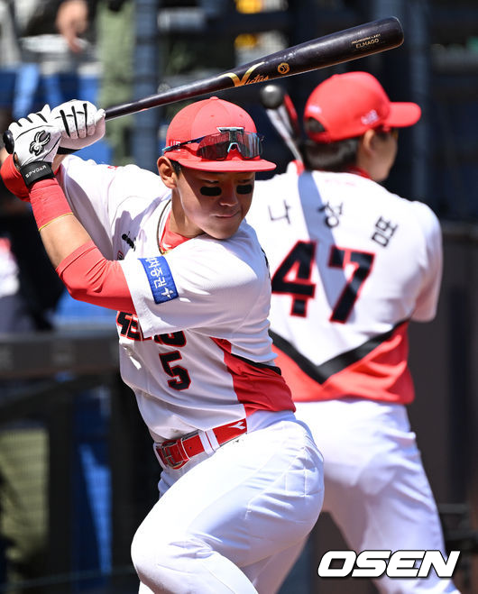 KIA 김도영이 연습 스윙을 하고 있다. 2022.04.02 /sunday@osen.co.kr