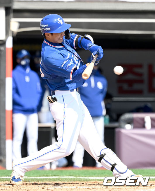 3회초 무사 선두타자로 나선 삼성 이재현이 팀 첫 안타를 날리고 있다. 2022.04.02 / dreamer@osen.co.kr