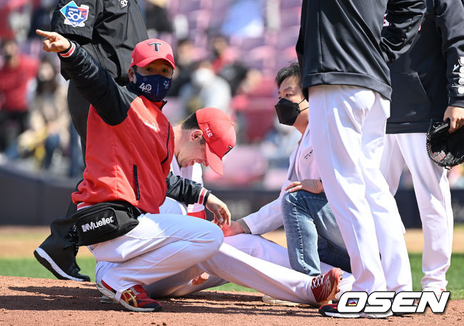 3일 오후 광주-기아챔피언스필드에서 '2022 신한은행 SOL KBO 리그' KIA 타이거즈와 LG 트윈스의 경기가 열렸다.3회초 1사에서 LG 김현수의 타구를 맞은 KIA 놀린이 고통스러워하고 있다. 2022.04.03 /sunday@osen.co.kr