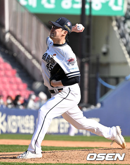 8회초 두산 임창민이 역투하고 있다. 2022.04.03