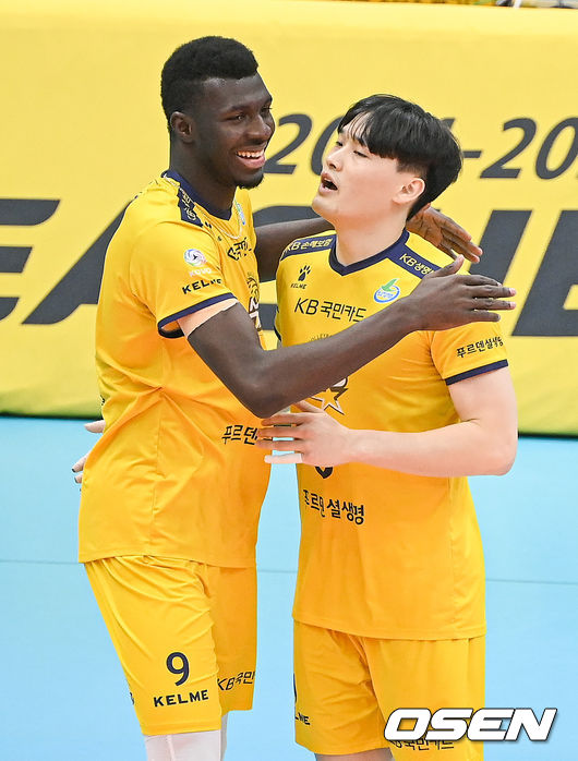 KB손해보험 선수들. / OSEN DB