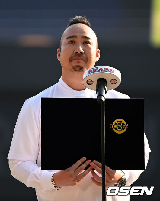 유희관이 팬들에 인사를 건네고 있다. 2022.04.03 /jpnews@osen.co.kr