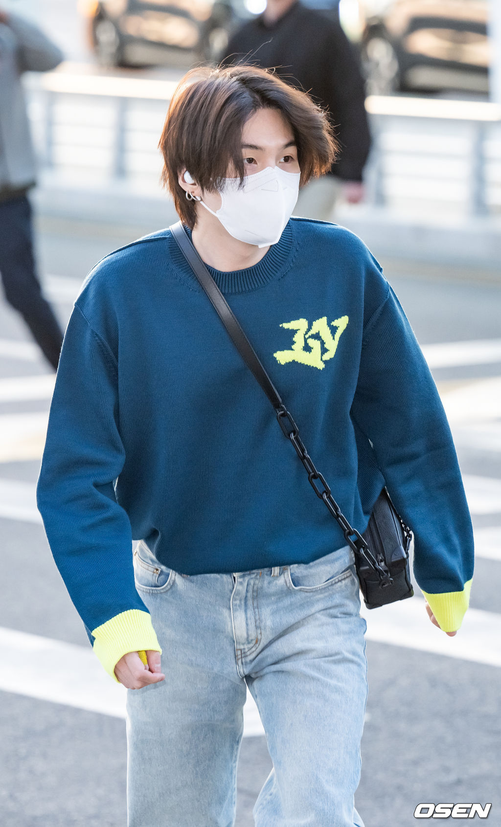 방탄소년단 슈가가 출국장을 향해 걸어가고 있다. 2022.03.28 /rumi@osen.co.kr