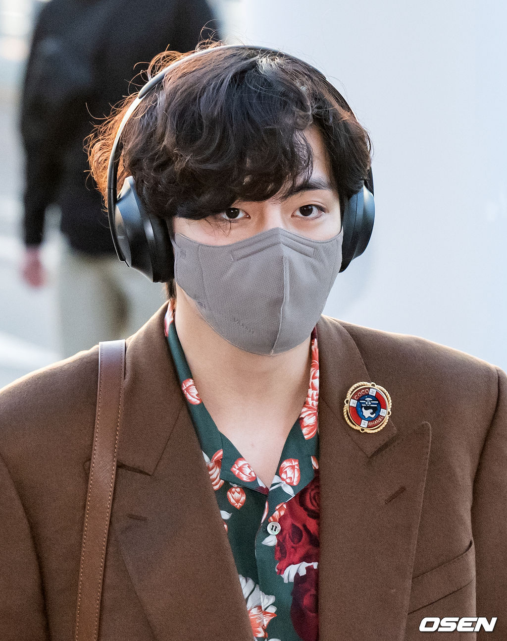 방탄소년단 뷔가 출국장을 향해 걸어가고 있다. 2022.03.28 /rumi@osen.co.kr