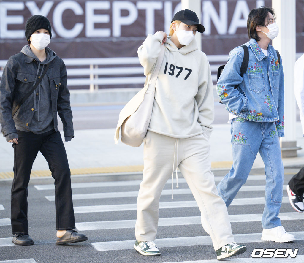 방탄소년단(BTS) 지민, RM, 진이 출국장으로 향하고 있다. 2022.03.28 /ksl0919@osen.co.kr
