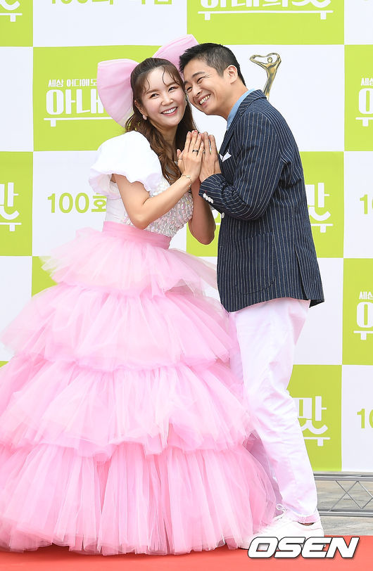 21일 오전 인천 파라다이스시티 스튜디오 파라다이스에서 TV조선 '아내의 맛' 100회 특집 포토행사가 열렸다.장영란, 한창 부부가 포토타임을 갖고 있다. /youngrae@osen.co.kr