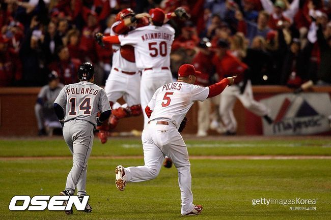 [사진] 2006년 월드시리즈 우승 순간 푸홀스, 몰리나, 웨인라이트가 기뻐하고 있다. ⓒGettyimages(무단전재 및 재배포 금지)