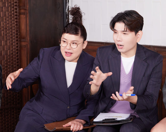 IHQ 제공